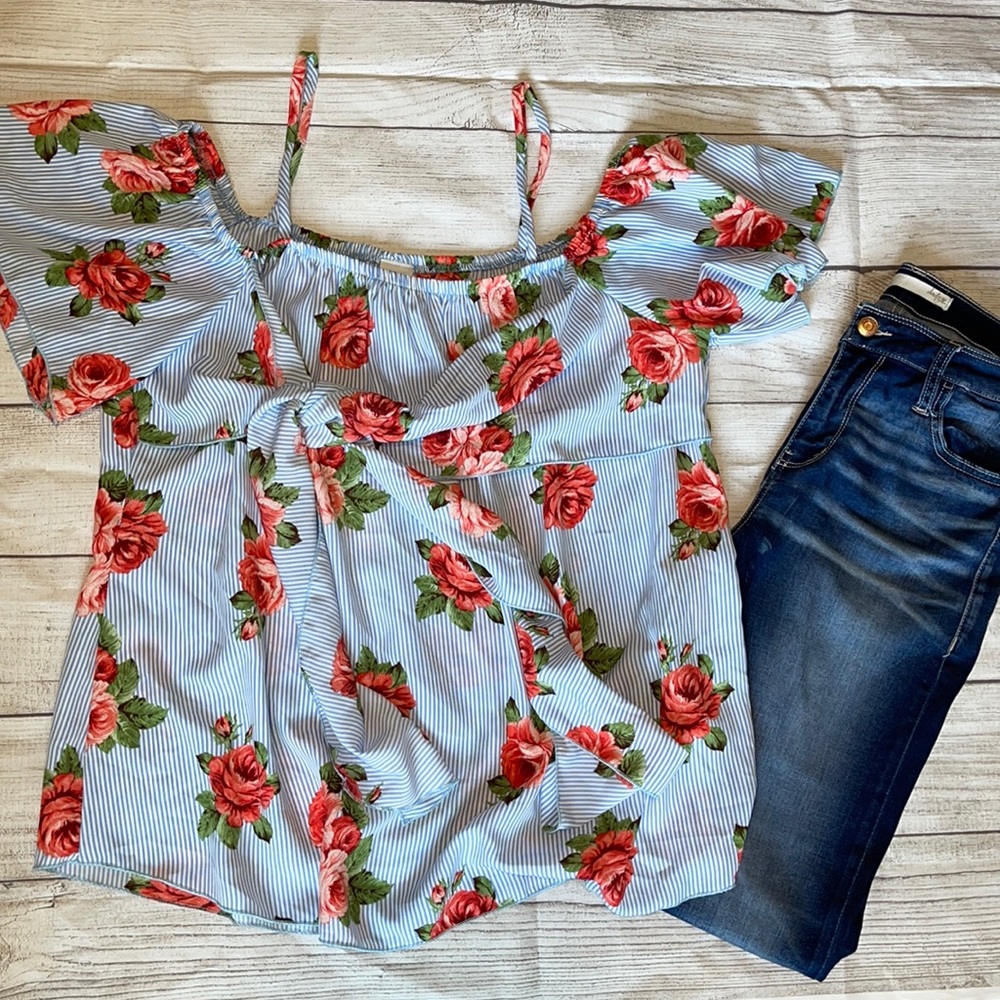 Boutique blouse off the shoulders. Size 1X